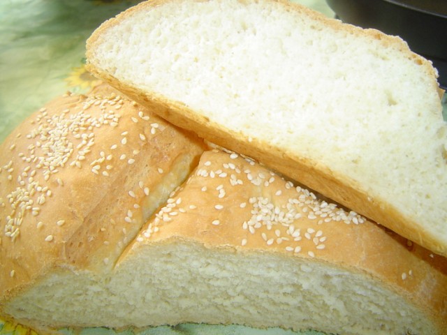 Чем вреден белый магазинный хлеб, Почему вредно есть магазинный хлеб, Вред дрожжей в белом хлебе, Что полезного в белом хлебе.