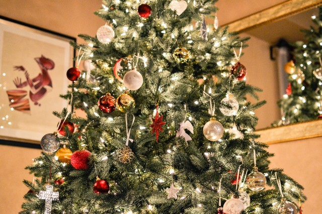 Украшать, украшение новогодней елки, украшение рождественской елки, история елочных игрушек, история новогодних игрушек